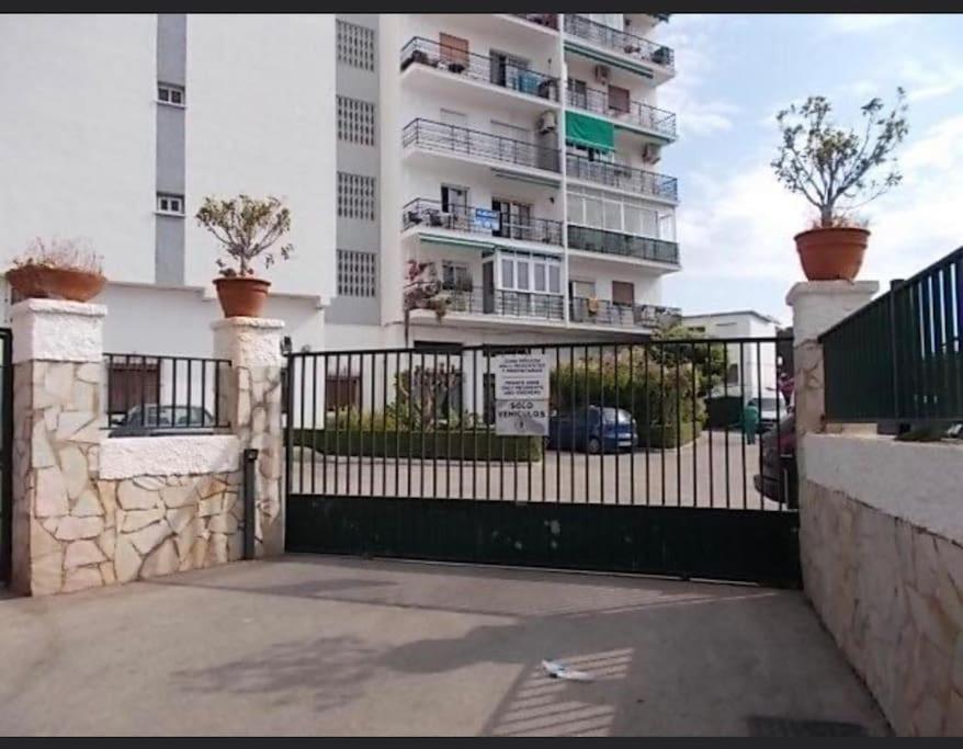 Silica Near Bonzana Square