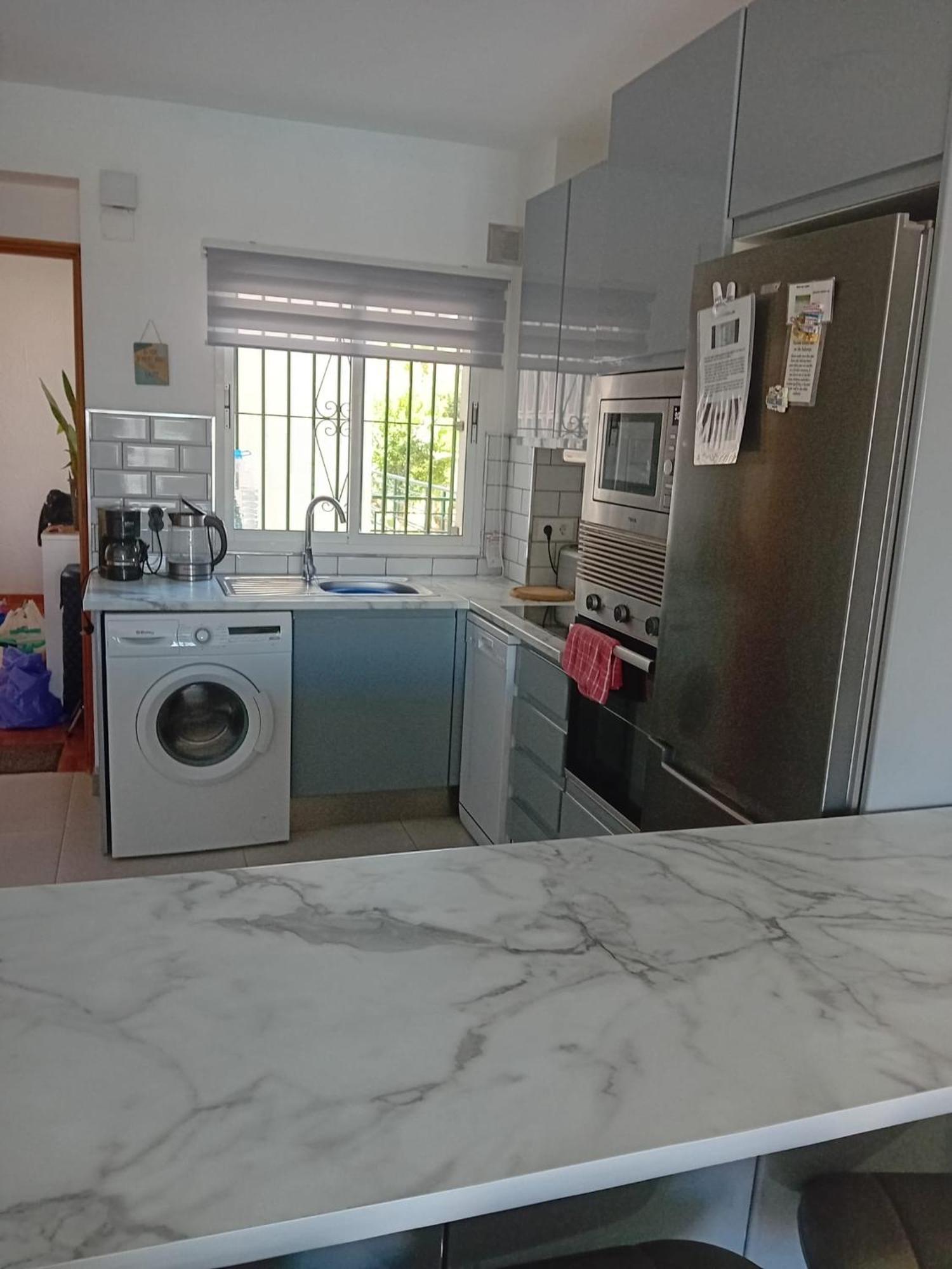 Apartment Silica Near Bonzana Square *